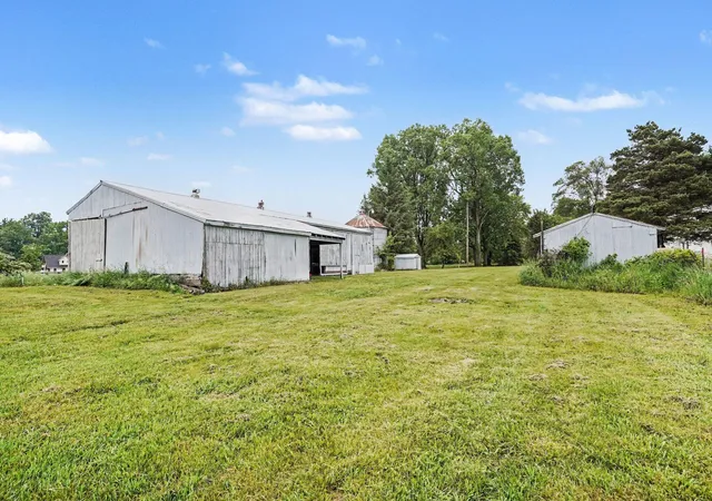 Photo 5 of Single family home for sale at 9700 Fenner Rd, Perry, MI 48872 | MLS# 81026028609 | Listing updated on 2026-08-18