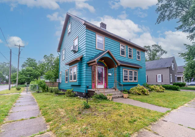Photo 3 of Single family home for sale at 1500 Clinton St, Muskegon, MI 49442 | MLS# 71026028610 | Listing updated on 2026-08-25