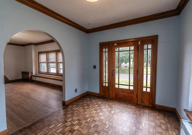 Photo 3 of Single family home for sale at 1500 Clinton St, Muskegon, MI 49442 | MLS# 71026028610 | Listing updated on 2026-08-25