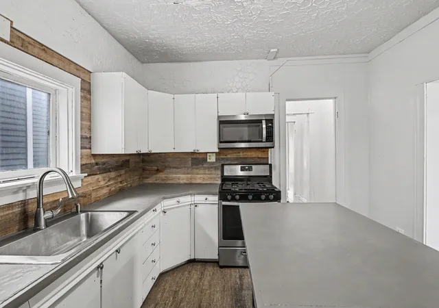 Photo 3 of Single family home for sale at 1007 S Westnedge Ave, Kalamazoo, MI 49008 | MLS# 66026028624 | Listing updated on 2026-08-27