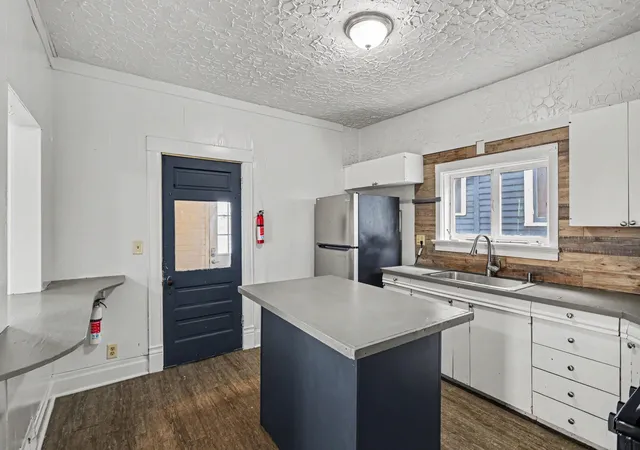 Photo 4 of Single family home for sale at 1007 S Westnedge Ave, Kalamazoo, MI 49008 | MLS# 66026028624 | Listing updated on 2026-08-27