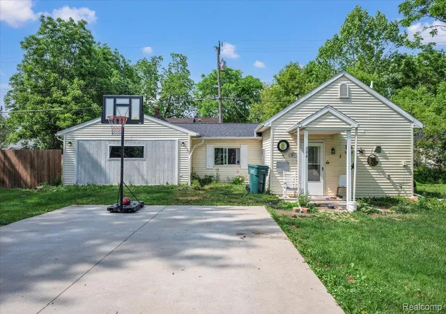Homes for sale in Lapeer City Lapeer, MI | 394 S Elm St, Lapeer City Lapeer, MI 48446 | MLS# 20261043785