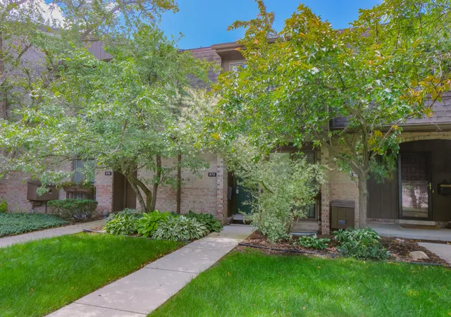2nd image of 672 Greenhills Dr, Ann Arbor, MI 48105 | MLS# 81026028636
