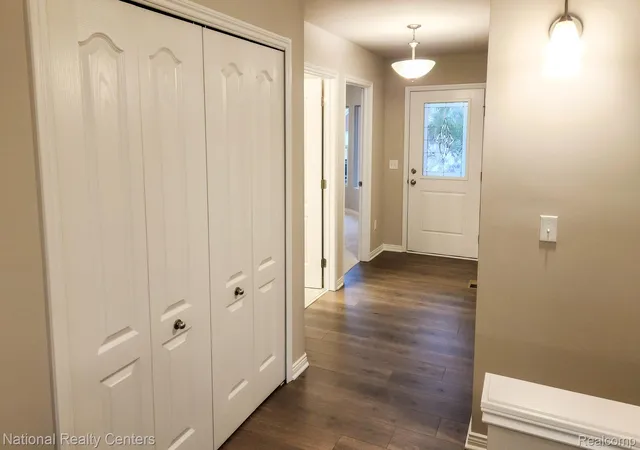3rd image of 374 Devonshire Dr, Lapeer, MI 48446