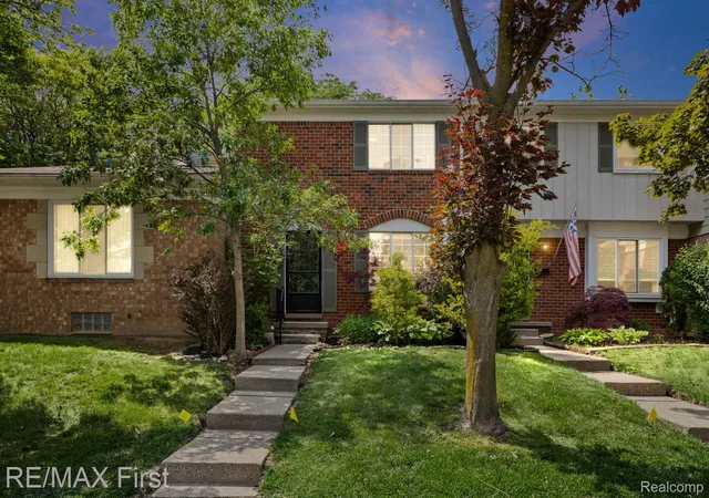 Photo 1 of Sale Pending at 4905 Coventry St, Royal Oak, MI 48073 | MLS# 20261043867 | Listing updated on 2026-08-22