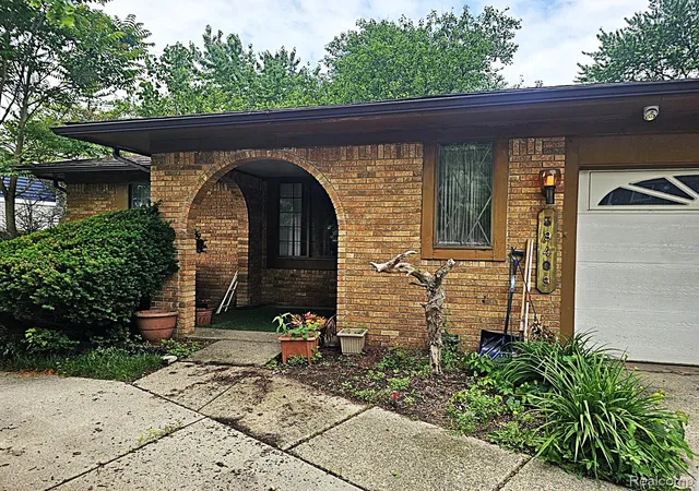Photo 3 of Single family home for sale at 39409 Garony Dr, Clinton Township, MI 48038 | MLS# 20261043873 | Listing updated on 2026-09-09