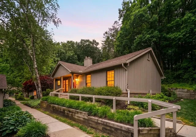 2nd image of 2202 Pine Grove Ct, Ann Arbor, MI 48103 | MLS# 81026028709