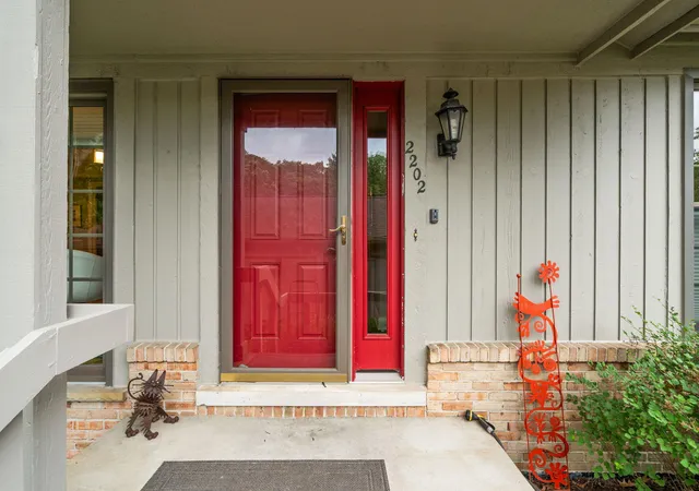 3rd image of 2202 Pine Grove Ct, Ann Arbor, MI 48103 | MLS# 81026028709