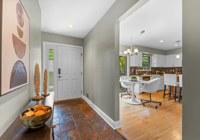 Listing Photo 5 - Condo for sale in building located at 2202 Pine Grv Ct, Ann Arbor, MI 48103