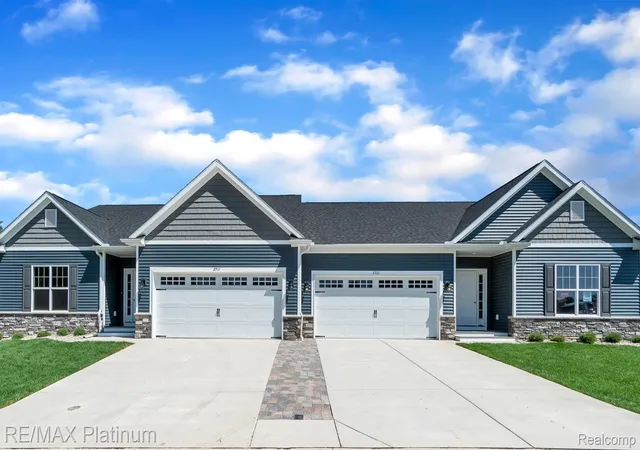 3rd image of 859 Oakwood Cir, Fenton, MI 48430