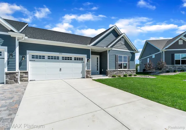 5th image of 859 Oakwood Cir, Fenton, MI 48430