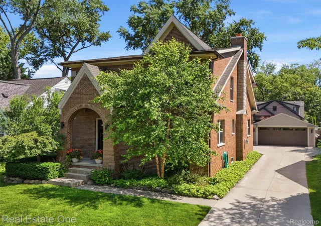 Photo 2 of Single family home for sale at 10125 Borgman Ave, Huntington Woods, MI 48070 | MLS# 20261043939 | Listing updated on 2026-06-20