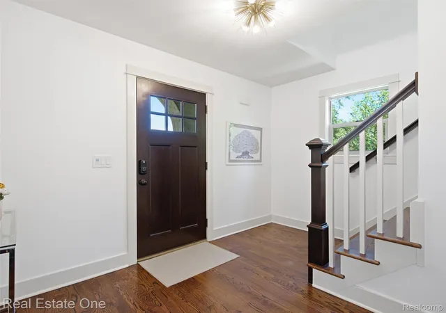 Photo 4 of Single family home for sale at 10125 Borgman Ave, Huntington Woods, MI 48070 | MLS# 20261043939 | Listing updated on 2026-06-20