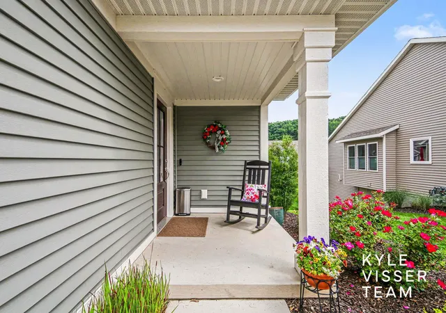 Listing Photo 2 - Condo for sale in building located at 959 Harper Woods Dr SW, Byron Center, MI 49315