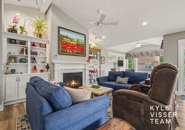 Listing Photo 3 - Condo for sale in building located at 959 Harper Woods Dr SW, Byron Center, MI 49315