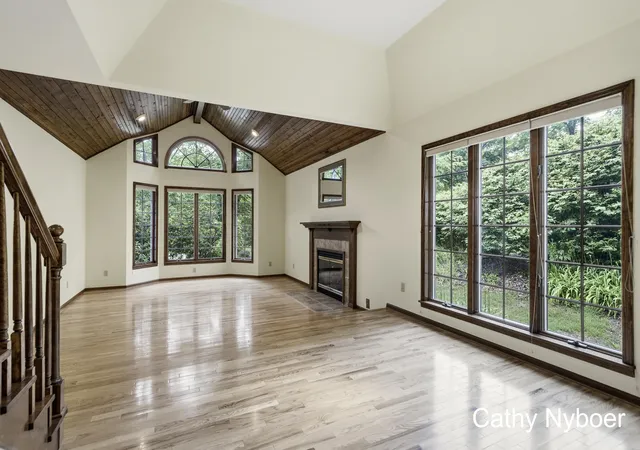 4th image of 13462 Lakeshore Ave, Grand Haven, MI 49417 | MLS# 65026028752