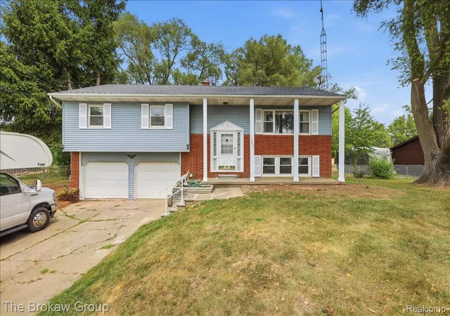 Photo 1 of Sale Pending at 10431 Davison Rd, Davison, MI 48423 | MLS# 20261043977 | Listing updated on 2026-09-25