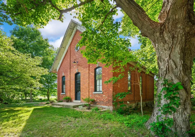 Photo 1 of Single family home for sale at 1055 Mount Tabor Rd, Oronoko Charter Township Berrien, MI 49107 | MLS# 69026028757 | Listing updated on 2026-09-08