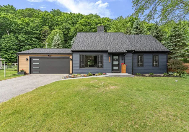 2nd image of 7284 S West Bayshore Dr, Bingham Township Leelanau, MI 49684 | MLS# 78080069550