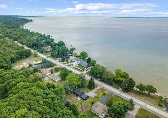 4th image of 7284 S West Bayshore Dr, Bingham Township Leelanau, MI 49684 | MLS# 78080069550