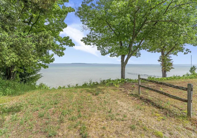 5th image of 7284 S West Bayshore Dr, Bingham Township Leelanau, MI 49684 | MLS# 78080069550