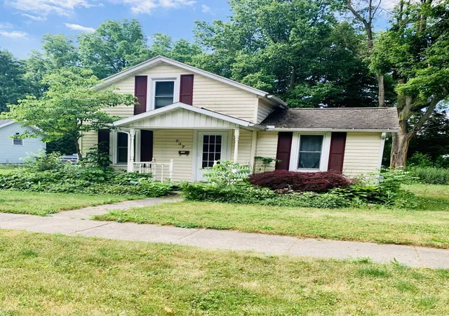 Single Family Residence at 737 Saint Joseph St, Adrian, MI 49221 | MLS# 81026028781 | | Sold on 2026-07-17