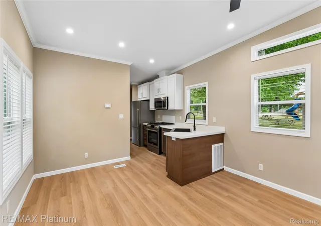 3rd image of 29 Retreat Way, Fenton Charter Township Genesee, MI 48430 | MLS# 20261044004