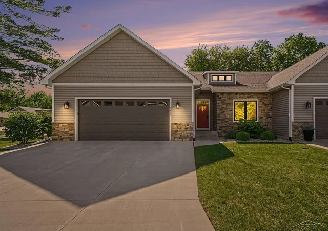 2nd image of 5409 Greenridge Dr, Midland, MI 48640 | MLS# 61050211104