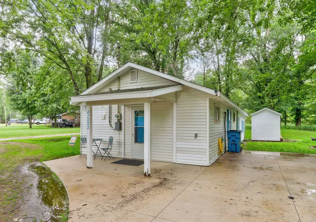 3rd image of 47202 N Sunset Cir, Bloomingdale, MI 49026 | MLS# 71026028789