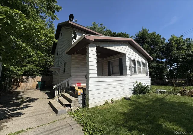 3rd image of 815 Buffalo St, Lansing, MI 48915 | MLS# 20261044020