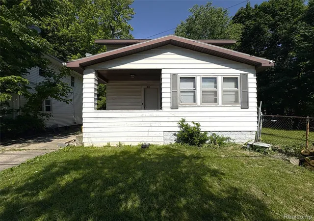 4th image of 815 Buffalo St, Lansing, MI 48915 | MLS# 20261044020
