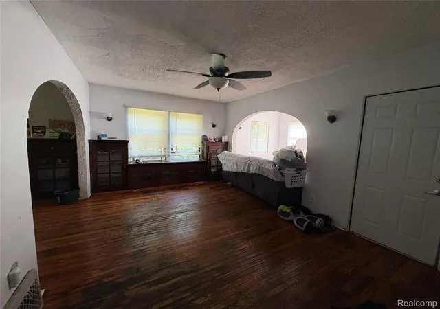 5th image of 815 Buffalo St, Lansing, MI 48915 | MLS# 20261044020