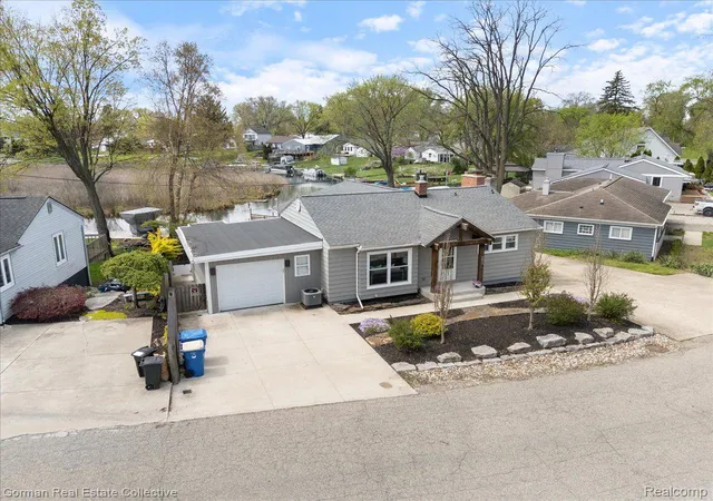 Photo 2 of Single family home for sale at 4583 Forest Ave, Waterford Charter Township Oakland, MI 48328 | MLS# 20261044022 | Listing updated on 2026-08-30