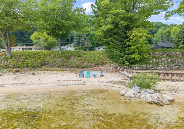 4th image of 7344 S West Bayshore Dr, Bingham Township Leelanau, MI 49684 | MLS# 78080069554