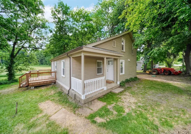 1st image of 10500 Moscow Rd, Jonesville, MI 49250 | MLS# 55026028800