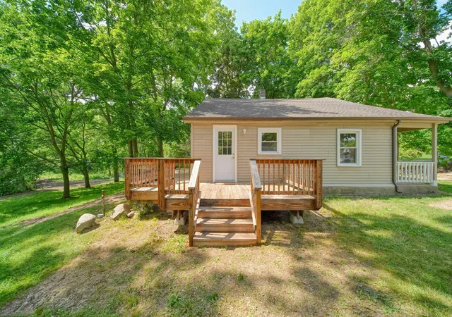 2nd image of 10500 Moscow Rd, Jonesville, MI 49250 | MLS# 55026028800