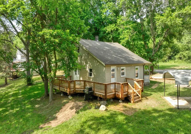 Photo 3 of Single family home for sale at 10500 Moscow Rd, Jonesville, MI 49250 | MLS# 55026028800 | Listing updated on 2026-09-25
