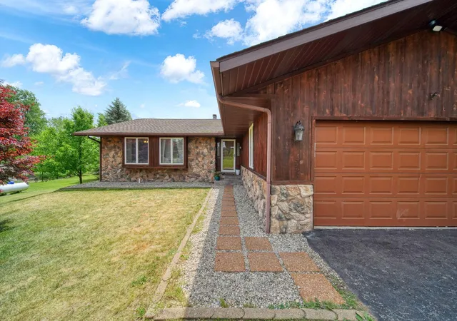 Photo 3 of Single family home for sale at 10799 Austin Rd, Brooklyn, MI 49230 | MLS# 81026028810 | Listing updated on 2026-08-26