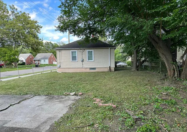 Photo 3 of Single family home for sale at 9277 Stout St, Detroit, MI 48228 | MLS# 20261044048 | Listing updated on 2026-06-12
