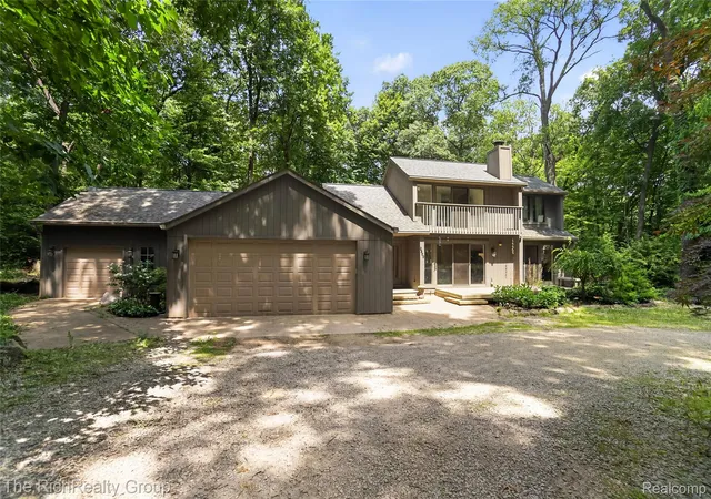 3rd image of 2300 Stoney Blf, Milford, MI 48381 | MLS# 20261044061