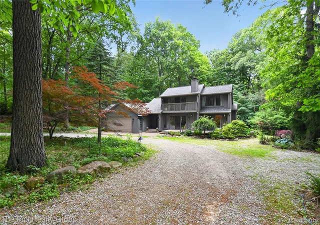 4th image of 2300 Stoney Blf, Milford, MI 48381 | MLS# 20261044061