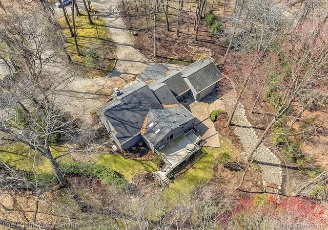 63rd image of 2300 Stoney Blf, Milford, MI 48381 | MLS# 20261044061