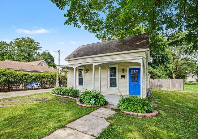 4th image of 215 N Centerville Rd, Sturgis, MI 49091 | MLS# 62026028842
