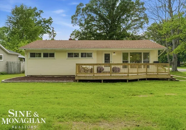Photo 1 of Single family home for sale at 1706 New Jersey Ave, Marysville, MI 48040 | MLS# 58050211119 | Listing updated on 2026-06-16