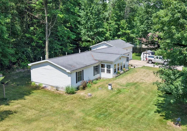 Photo 2 of Single family home for sale at 8486 Constitution Blvd, Cadillac, MI 49601 | MLS# 78080069564 | Listing updated on 2026-08-24