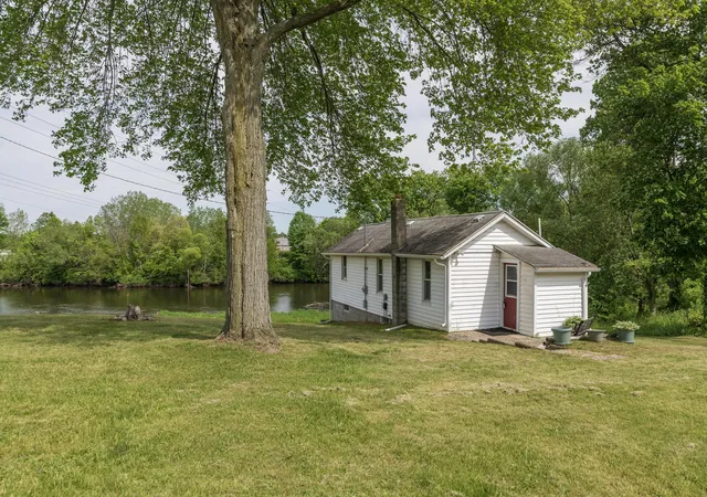 2nd image of 810 S Constantine St, Three Rivers, MI 49093 | MLS# 65026028860