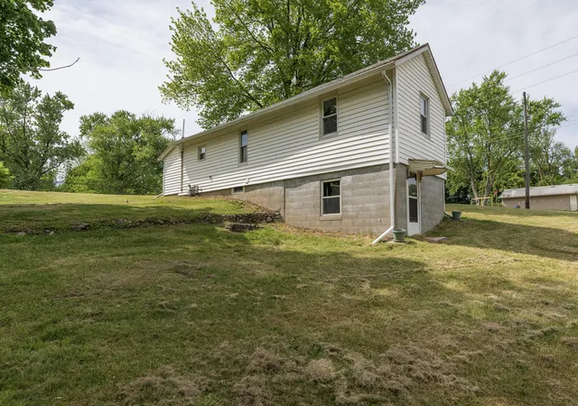 Photo 3 of Single family home for sale at 810 S Constantine St, Three Rivers, MI 49093 | MLS# 65026028860 | Listing updated on 2026-08-14