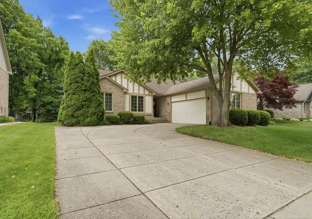 Photo 1 of Sale Pending at 6704 Redford Cir, Troy, MI 48085 | MLS# 58050211122 | Listing updated on 2026-06-20