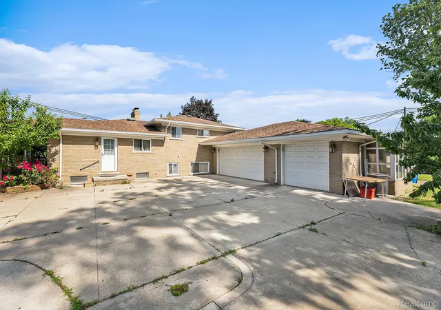 Photo 1 of Sale Pending at 29242 Lorraine Ave, Warren, MI 48093 | MLS# 20261044089 | Listing updated on 2026-07-29