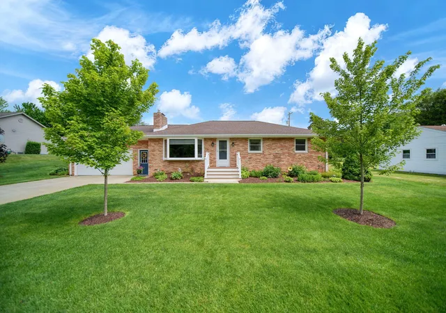 Photo 3 of Single family home for sale at 3780 Hendee Rd, Jackson, MI 49201 | MLS# 55026028874 | Listing updated on 2026-06-17